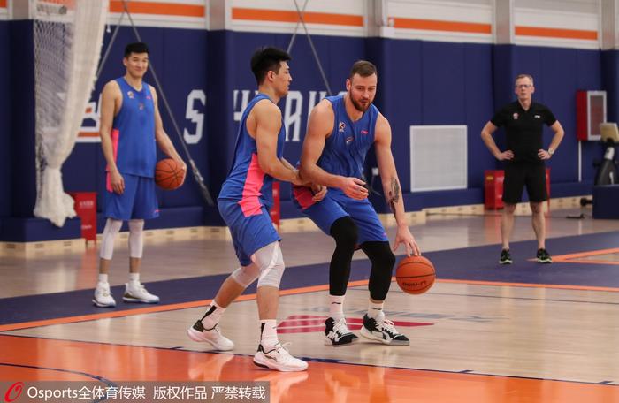 中学篮球战术训练方法有哪些_1